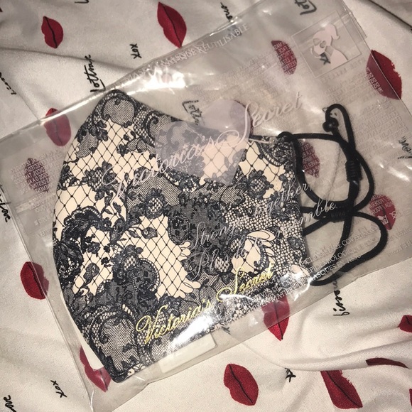 Victoria’s Secret Reusable face Mask pink/blk - Picture 2 of 3